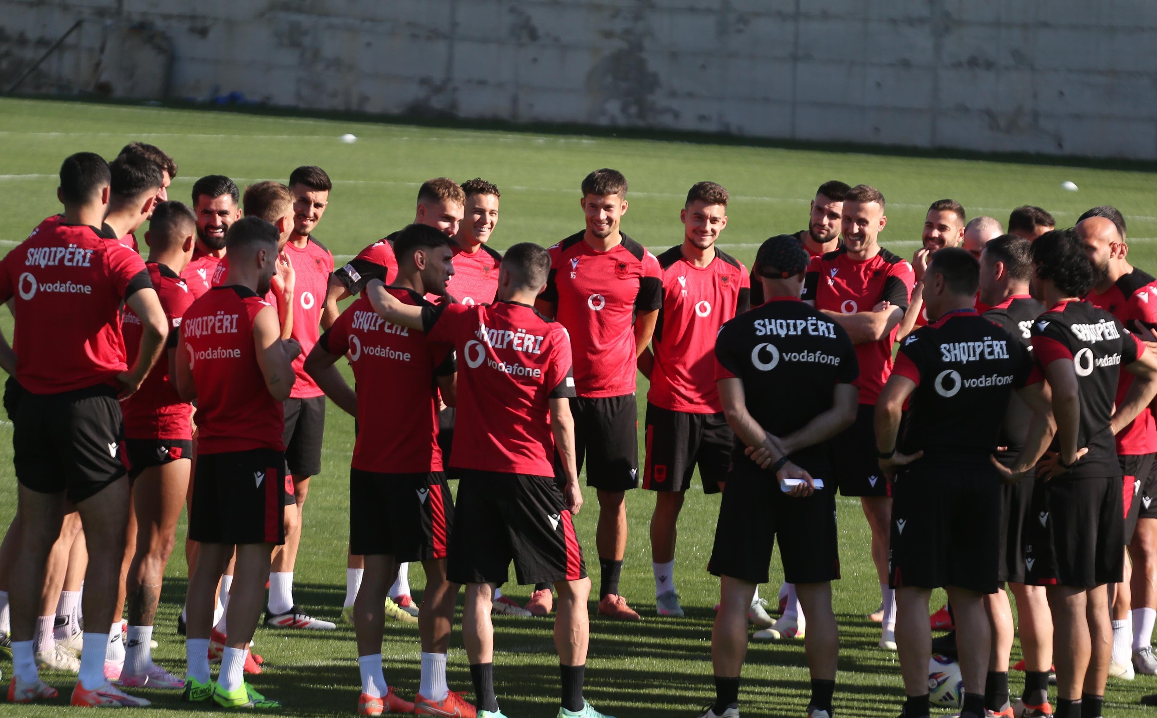 同乐城在线-欧预赛联赛启动，球员们拼尽全力的简单介绍