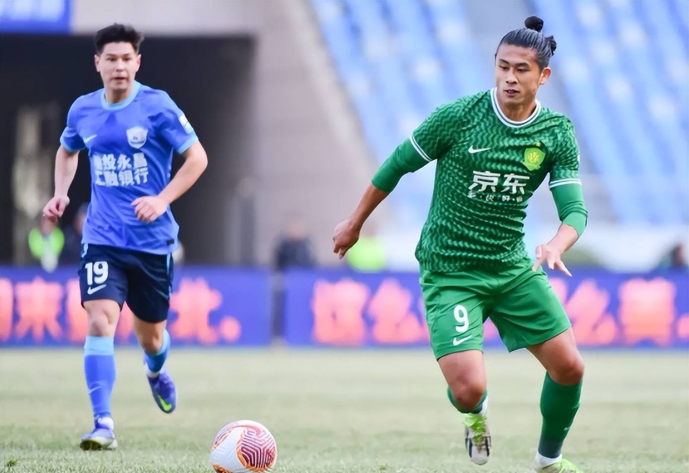 精彩比赛频频上演,球迷狂热期待的简单介绍 精彩比赛频频上演,球迷狂热期待的简单介绍