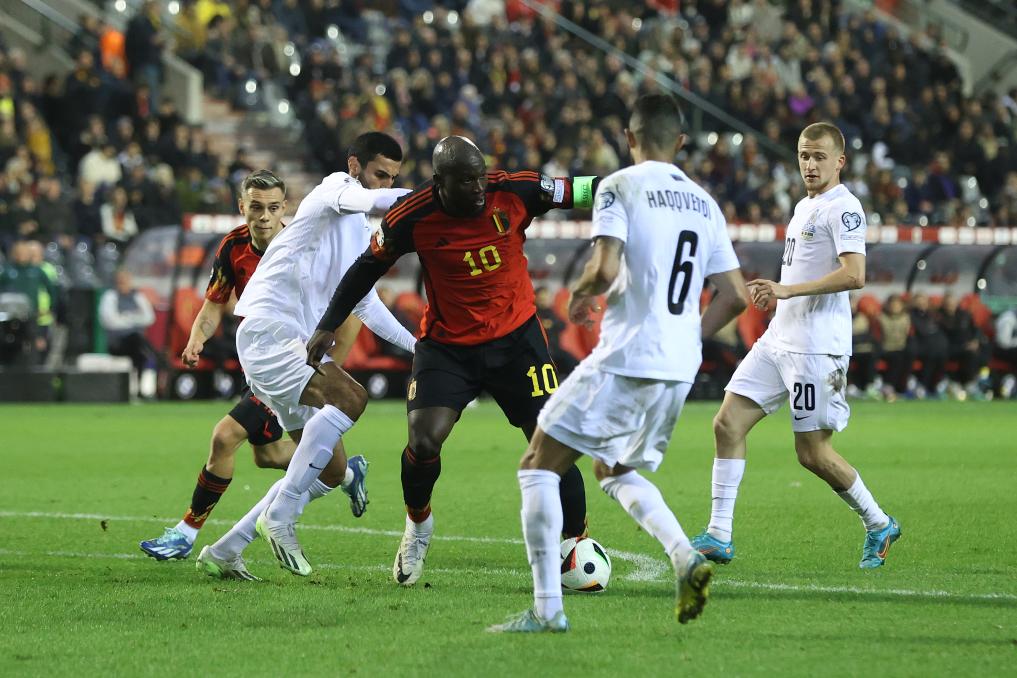 包含塞尔维亚队险胜奥地利，晋级欧预赛下一轮的词条