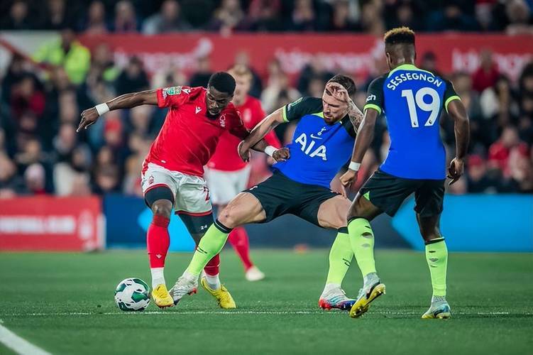 同乐城电竞-包含足球赛场：精彩纷呈，悬念重重！的词条