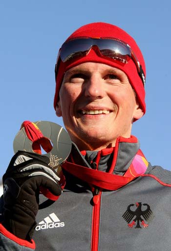 同乐城app下载-德国射箭选手在比赛中发挥出色