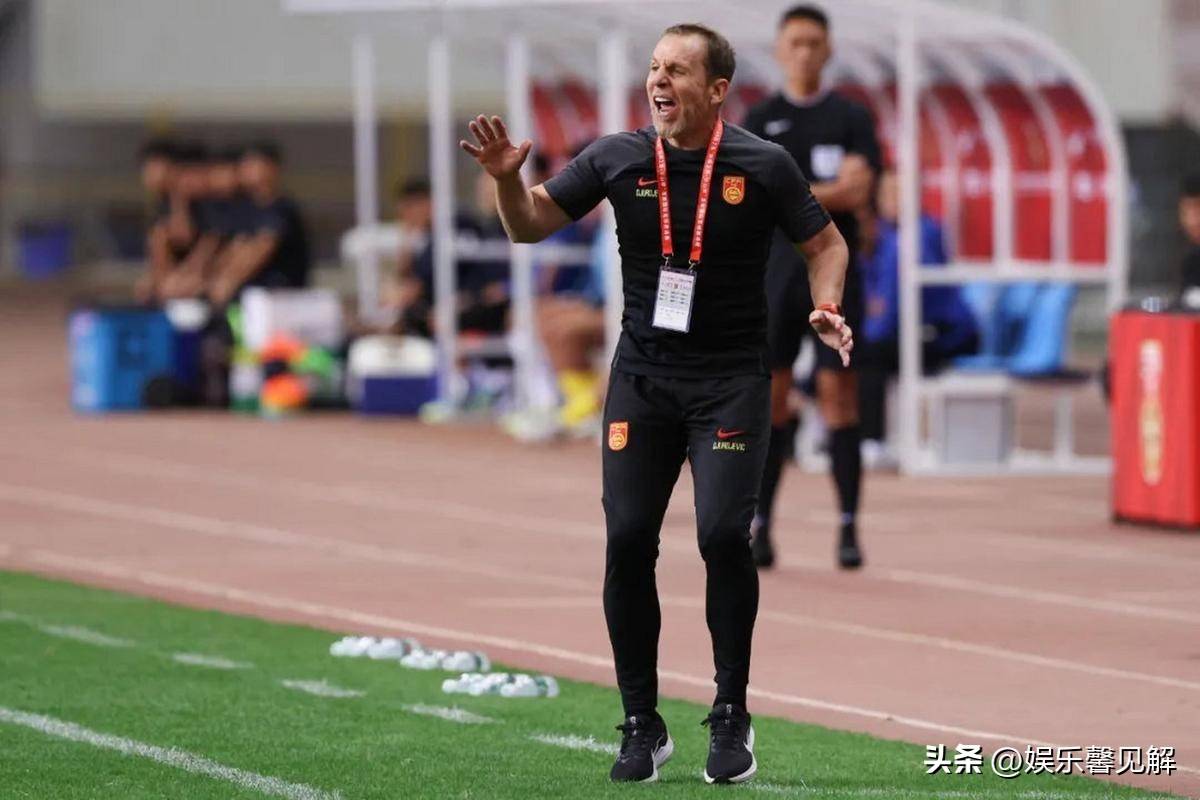 比赛中出现争议判罚,选手不满离场 比赛中出现争议判罚,选手不满离场