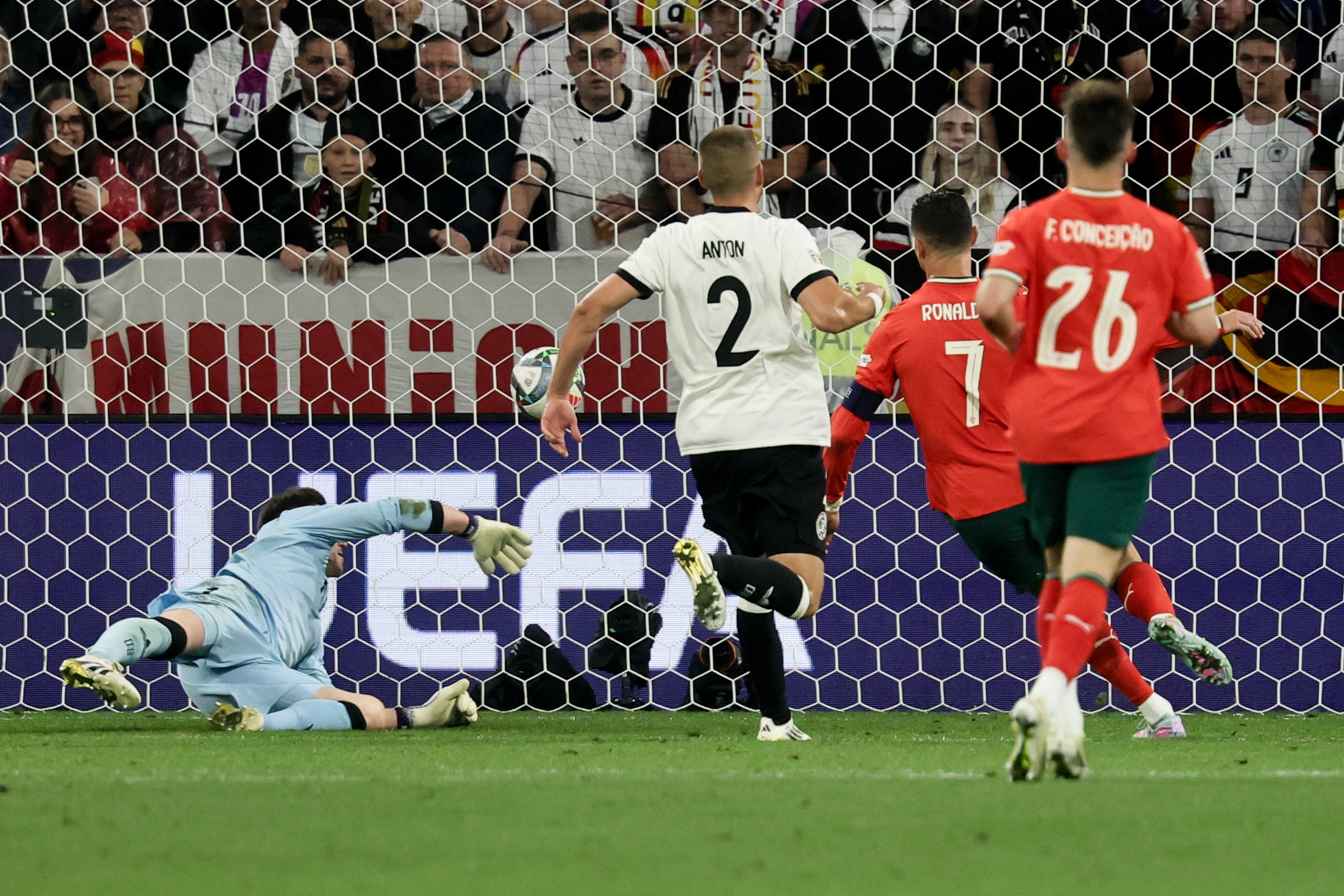 欧国联联赛中局势紧迫,豪强对抗 欧国联联赛中局势紧迫,豪强对抗