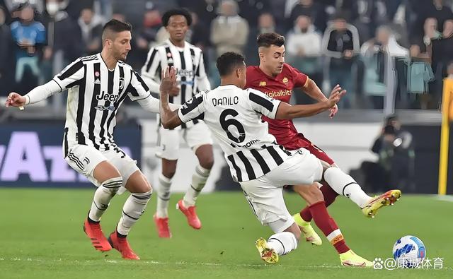 一场激烈的足球对决即将上演 一场激烈的足球对决即将上演