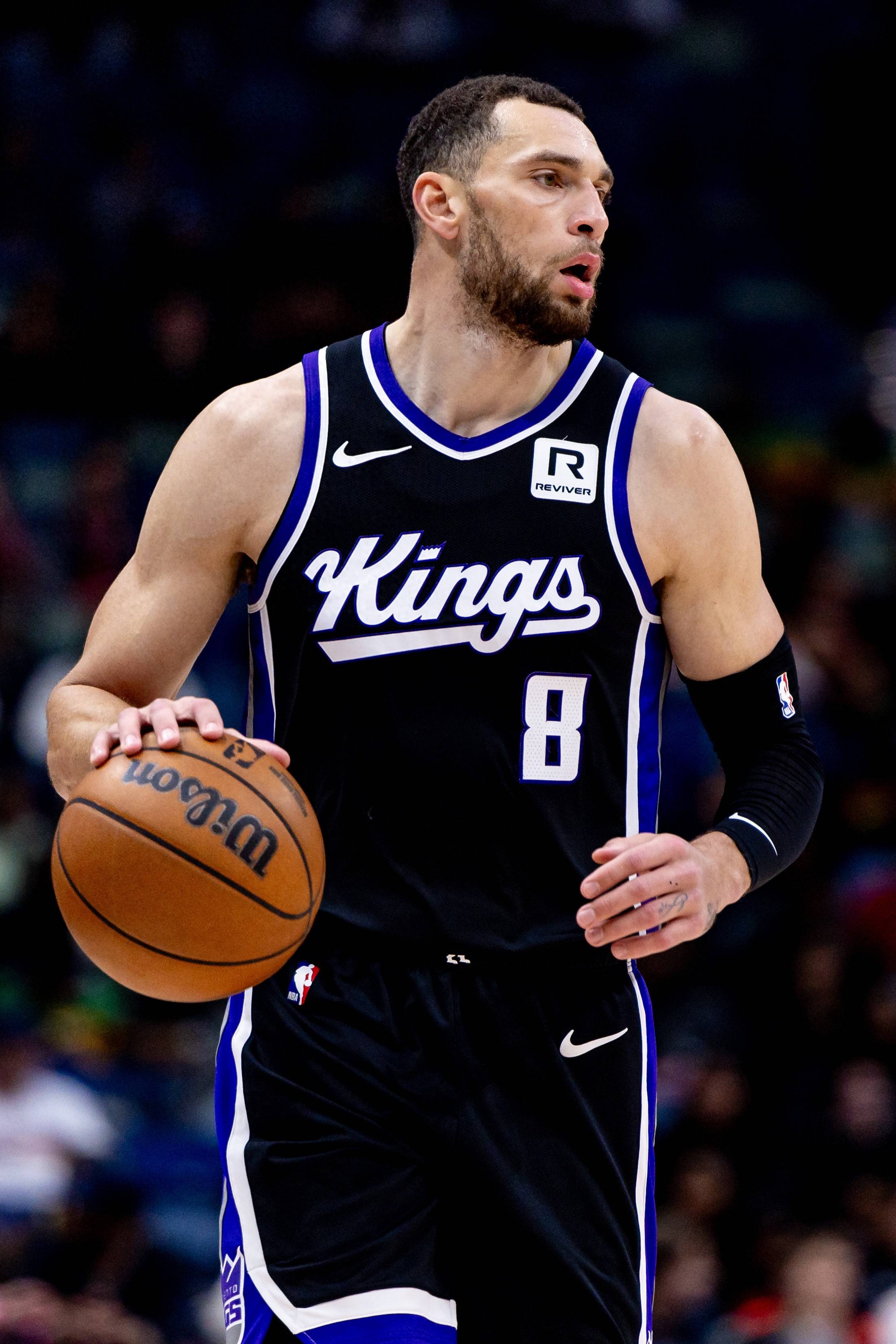 灰熊球员在比赛中受伤，预计将缺席多场比赛的简单介绍