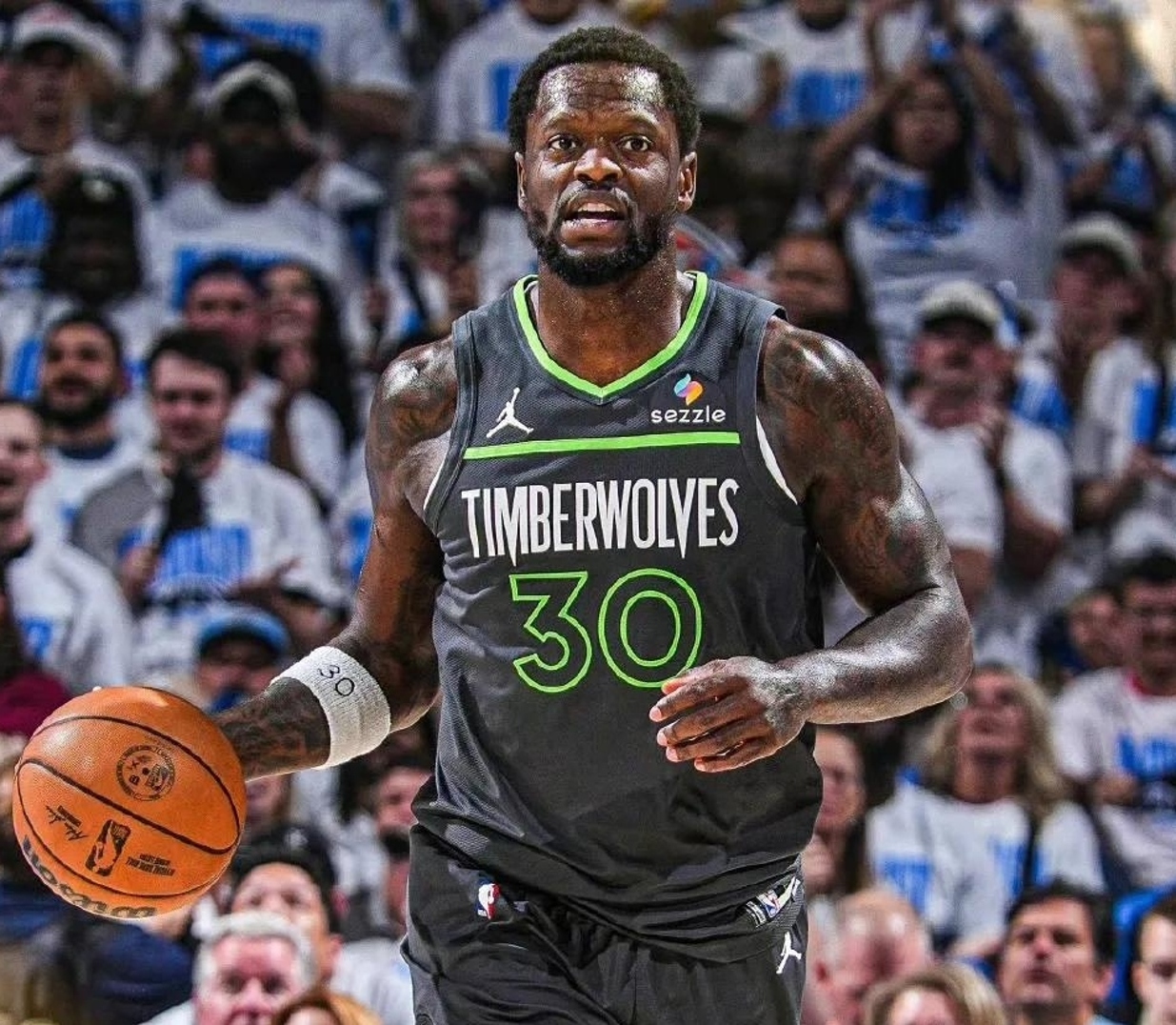 勇士再胜雷霆,取得四连胜 勇士再胜雷霆,取得四连胜